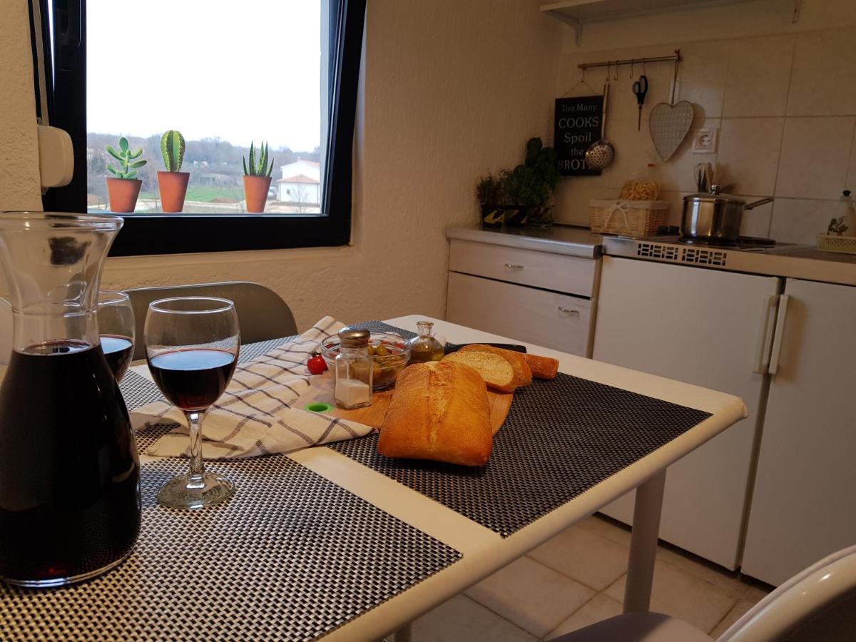 Casa Nostra II Appartement Funtana Buitenkant foto